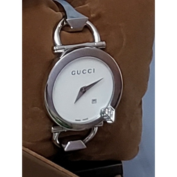 Gucci Chiodo Ladies Diamond Watch With Mother Of Pearl Dial Stainless Quartz - Picture 10 of 12